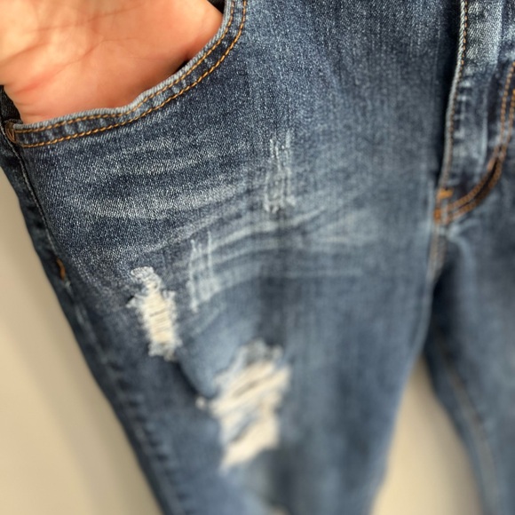 Vervet Distressed Blue Jeans - Picture 2 of 7